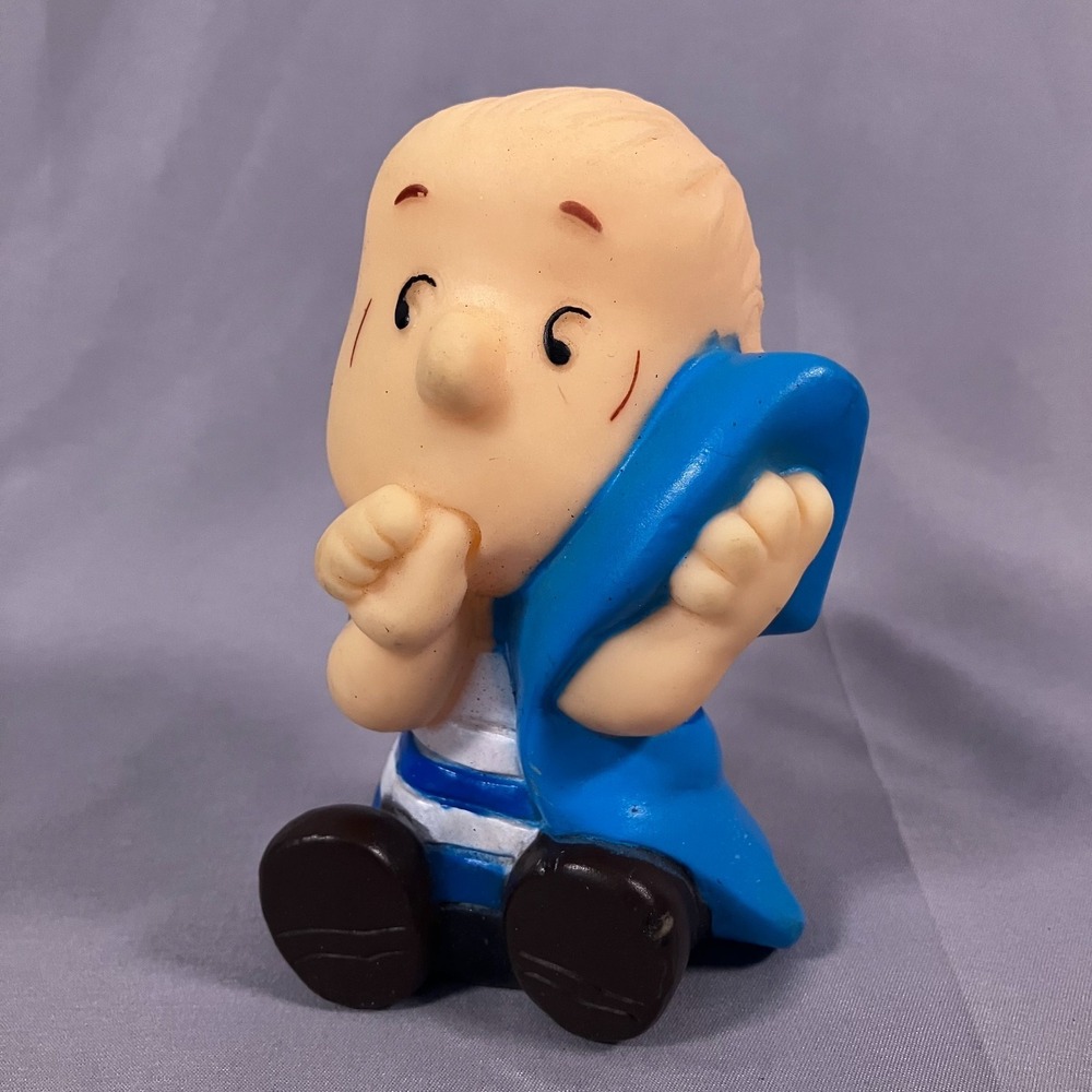 Peanuts Linus Van‎ Pelt Figure Holding Blanket Vintage Style
